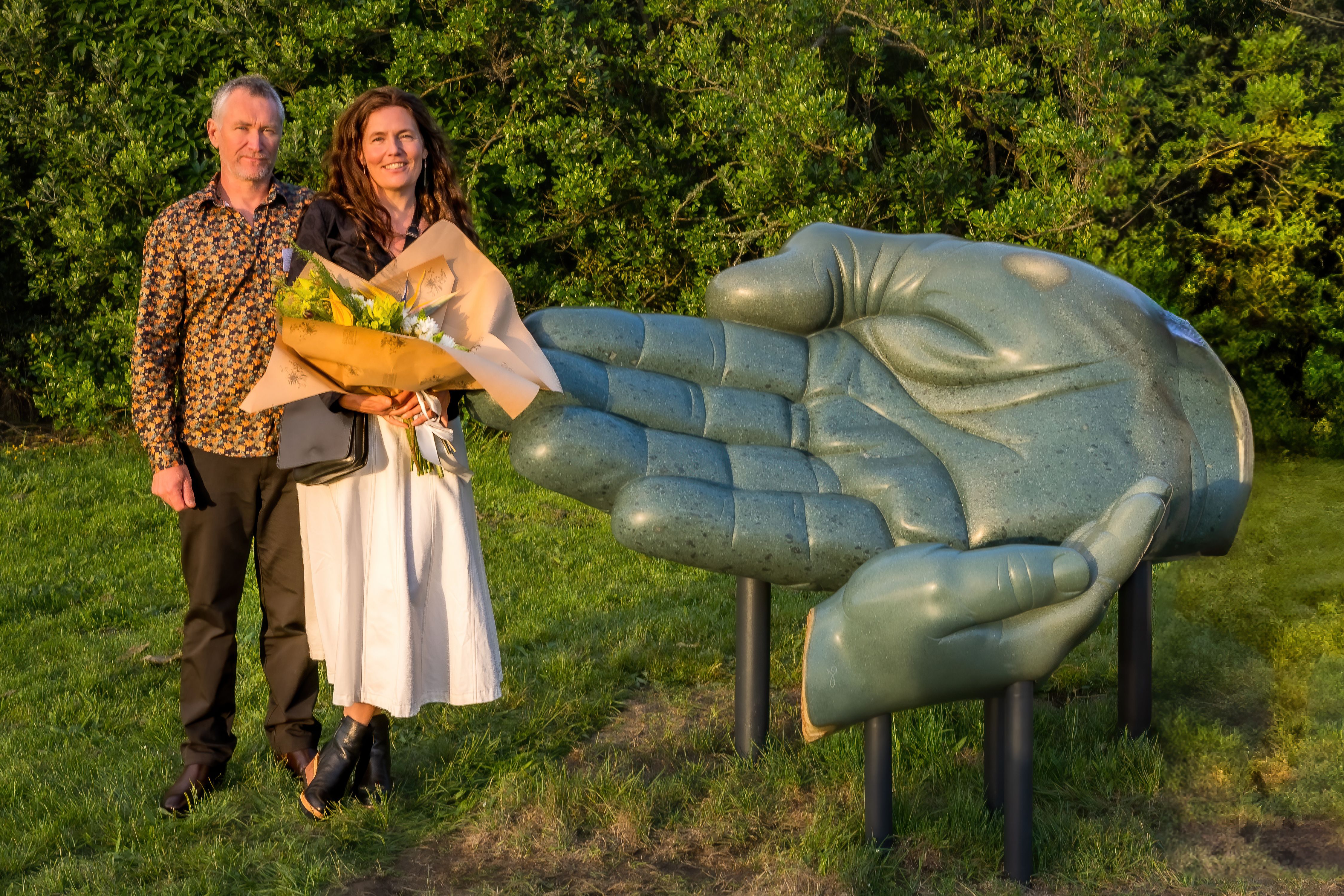 Sculpture in the Gardens Friends of the Gardens Acquisition Award winners Josh Olley and Amelia Olley with their winning sculpture Hand Down_credit Larn Berge.jpg