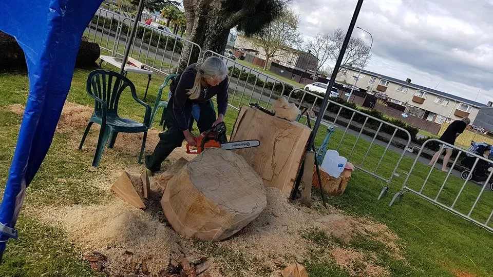 me-carving-big-kiwi-kawerau-sym.webp